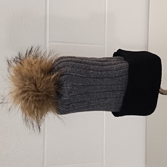 Black Gray Ribbed Knit Hat Stocking Cap Beanie Fur Pom Pom Stretchy Soft Warm - Picture 1 of 5